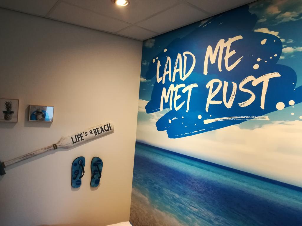 Medemenselijkheid in de bouw bij Vermeulen bouwbedrijf met de oplaad kamer in het bedrijf 😀als mooi voorbeeld <a href="/DuurzaamGebouwd/">Duurzaam Gebouwd</a>