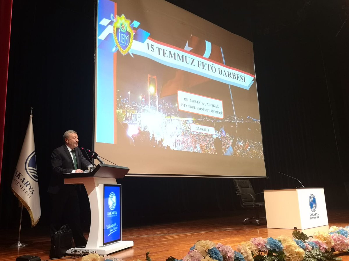 SAÜ tarafından düzenlenen ve İstanbul İl Emniyet Müdürümüz Dr. Sn. Mustafa Çalışkan’ın konuşmacı olarak katıldığı “15 Temmuz ve Toplumsal Direnç” isimli konferanstayız. 15 Temmuz’daki ruh, bir toplumun birlik ve beraberliğinin dünyadaki en güzel örneğidir.