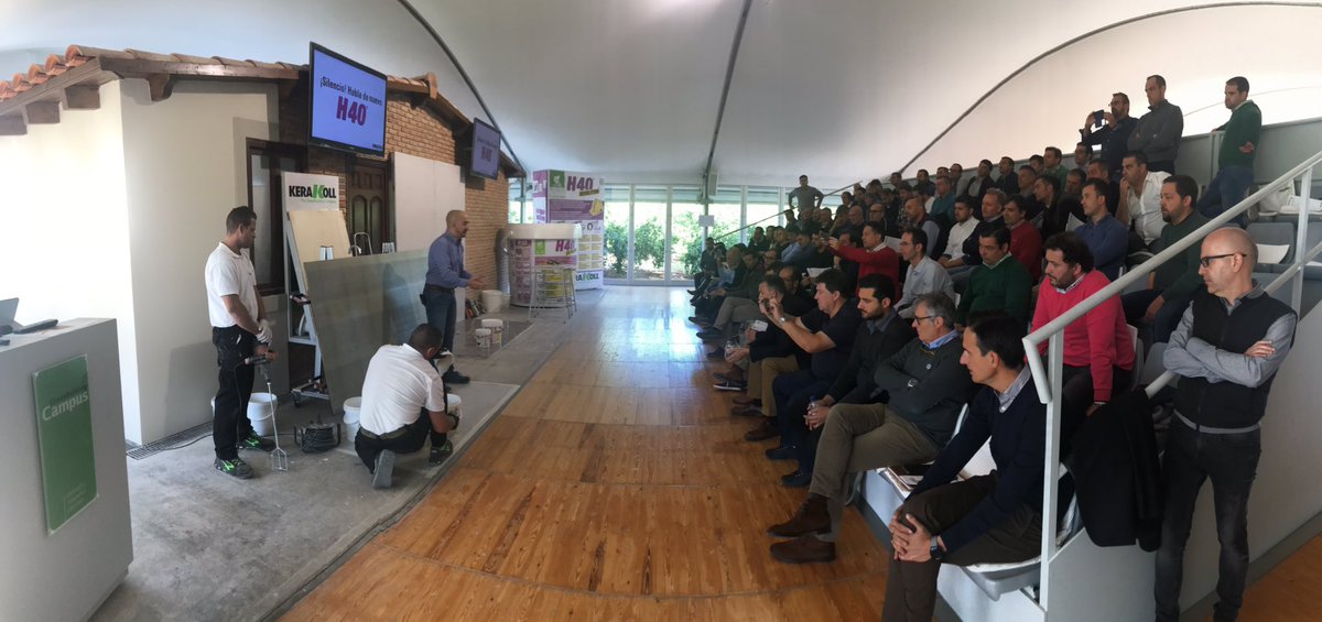 AngelKerakoll's tweet photo. Demostraciones prácticas de un productazo excepcional a cargo de @DaniGBcampus y sus colaboradores José y Carlos.
#H40Extrene
#SienteLaDiferencia https://t.co/n6OVk4j8eg