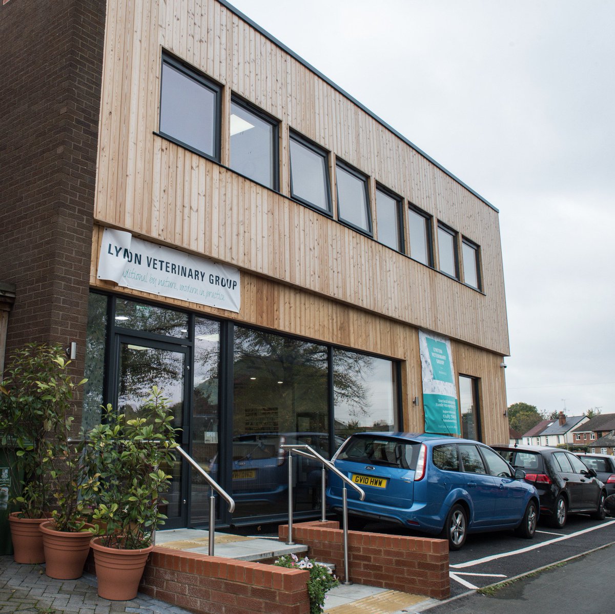 westhart_p's tweet image. West Hart Photos: Did you know we also do healthcare for 4 legged creatures as well as 2?! Here&apos;s a recently completed refurbishment scheme we completed for a vets practice in Surrey #vets #architecture #veterinarydesign