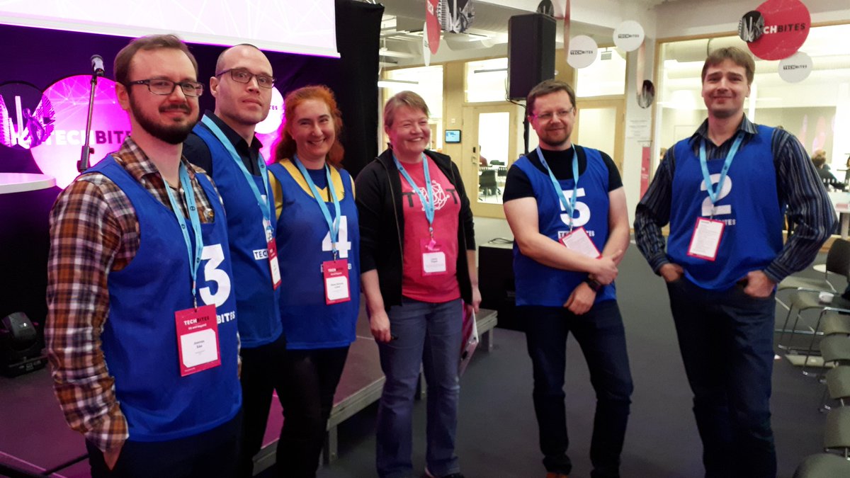 Pitch and catch session is about to start #techbitesTRE. Last minute team picture with coach <a href="/KoppaLeena/">Leena Köppä</a> before pitchers take the stage. @TampereUni