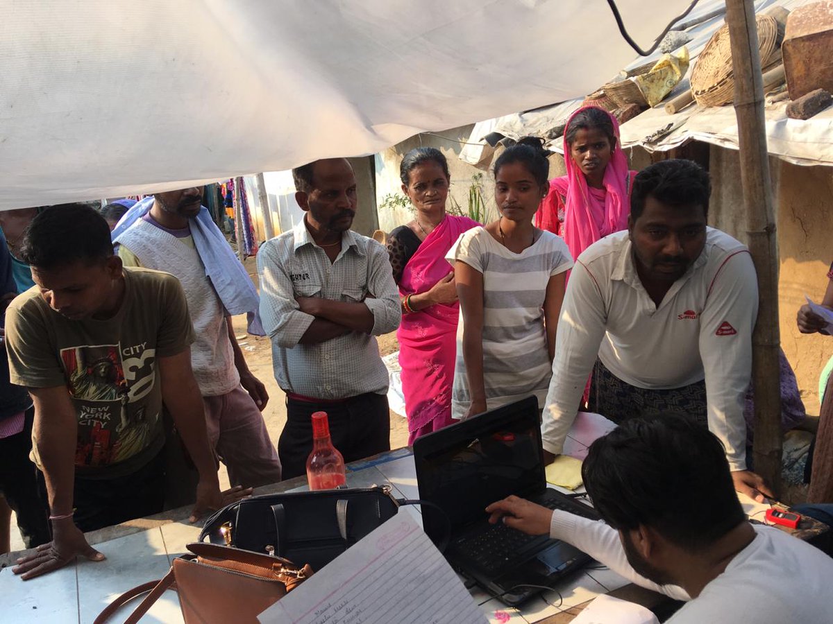 CSCegov_'s tweet photo. CSC SPV, along with St. Xavier's College, organised a camp for beneficiary registration under #ayushmanbharat at Phultoli, Ranchi district of #Jharkhand. Around 250 families are expected to receive their Golden Cards under the scheme at the camp. https://t.co/dnaEiyWm74