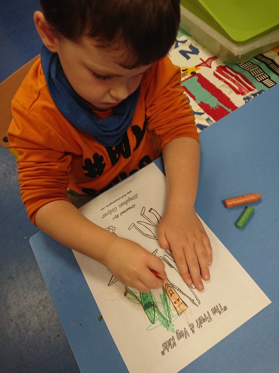 chefSimonW's tweet photo. Inspired by a talk @FoodOnTheEdge I gave a fruit and veg talk to the snappers montessori.
Impressed with the knowledge these 3/4 year olds had.
Although they were taken aback to learn cornflakes didn't come from chicken. https://t.co/A1j8pGpAcj
