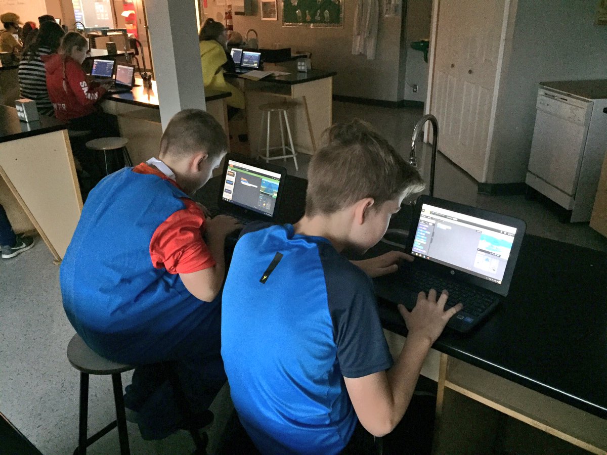 VillanovaSchool's tweet image. Ms. Tilley’s 7-1 Science class using #Tynker to code food chains! #CodetoLearn @NLESDCA @nltatesic @nlta_mssic