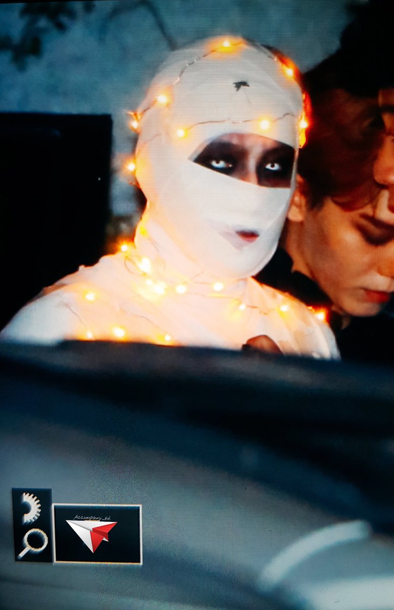 CHANBAEK_FAMILY's tweet photo. 181031 SMTOWN WONDERLAND #BAEKHYUN 
ปีนี้นุเป็นมัมมี่พันหลอดไฟปล่อยแสงคับ แรงบันดาลใจมาจากชุดในเกม PUBG คับ! 'ㅅ'

ละคือยัยน้องมีหางม้าน้อยๆออกมาจากหัวที่พันเป็นมัมมี่ด้วยนะ มีความแอบมุมิ เอ็นดูวววว 55555

#SMTOWNWONDERLAND
Cr: Accompany_bh https://t.co/1C8WDPxJK1