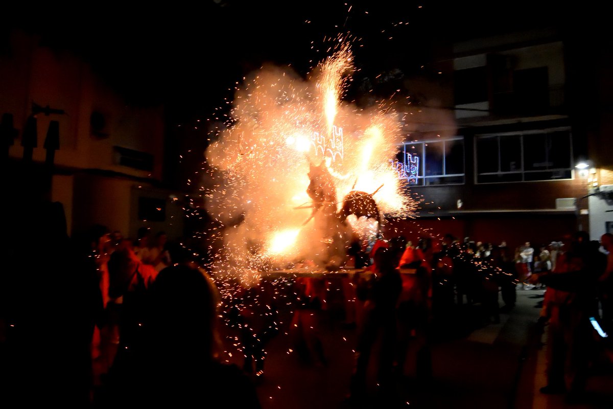 castellosom's tweet photo. Castelló SOM Festes https://t.co/XkHab0ZXnr @castellosom https://t.co/mXFMQNSDB8