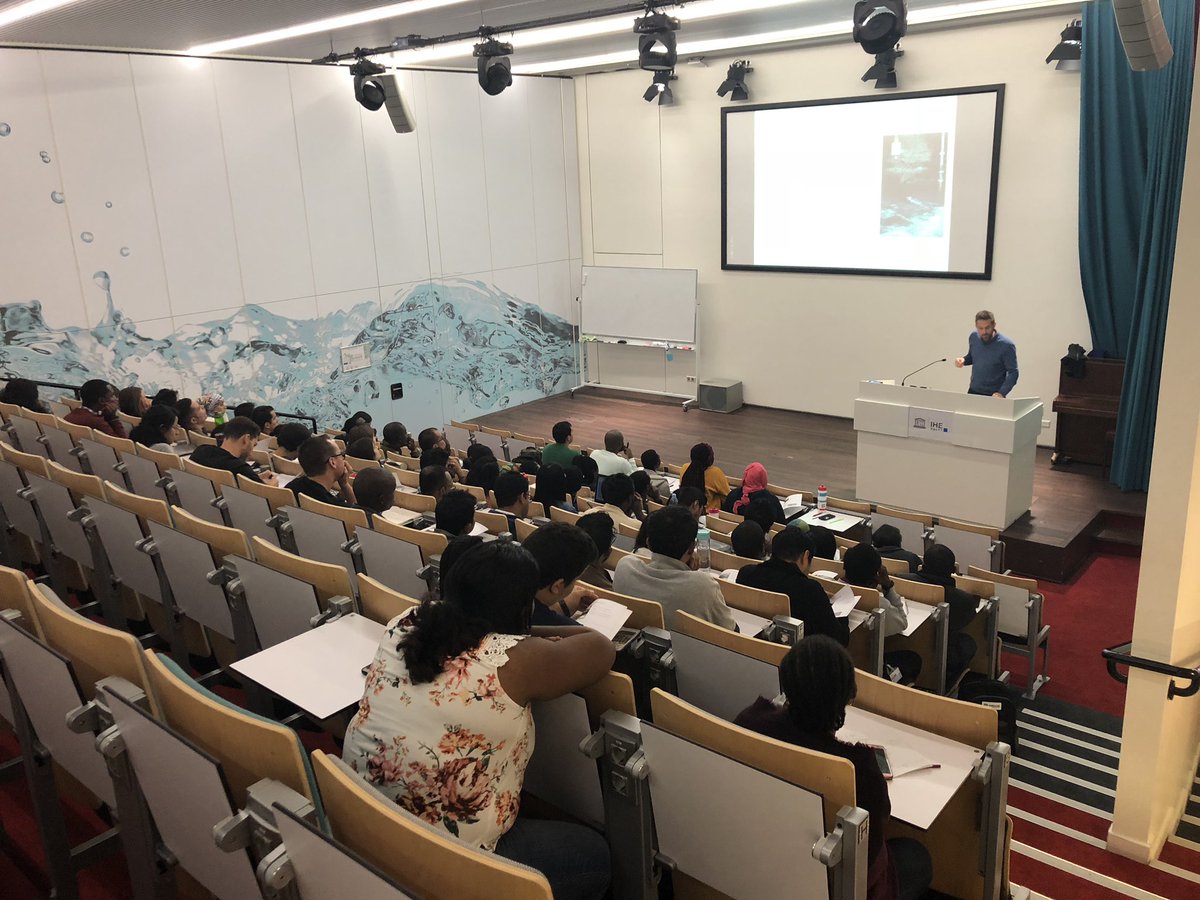 43 participants from 30 countries starting their MSc studies in Urban Water and Sanitation @ihedelft . Now receiving lectures on Hydrology by @wenningerjochen #fullatention #waterprofessionals