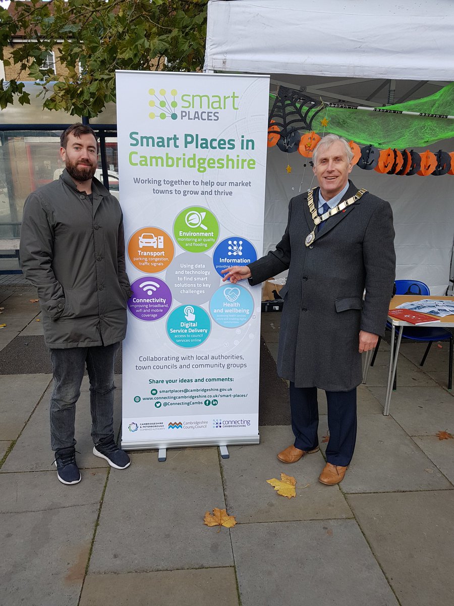 ConnectingCambs's tweet photo. We were at St Neots Farmers Market last week with Mayor of St Neots Barry Chapman & Dan Thorp from @CambsPboroCA to discuss opportunities for St Neots to become one of the UK’s first 'smart' market towns #SmartStNeots #StNeotsMasterplan More details here: https://t.co/1Vwd30Cjx7 https://t.co/MYmn1aFRmq