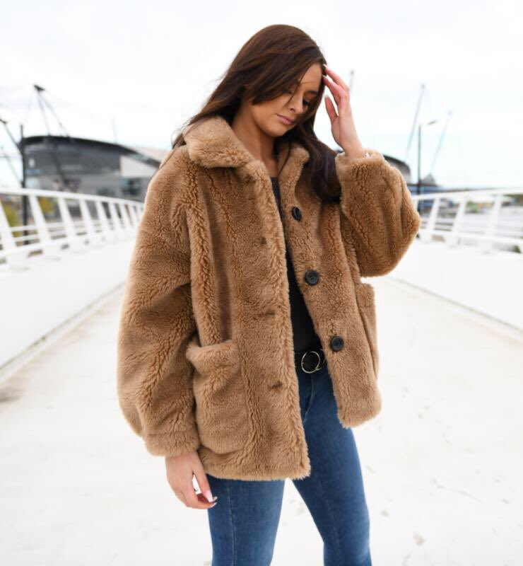 DAYMISFURRY's tweet photo. Trick or treat 🎃
Grab our shearing coat for a perfect Halloween coat‼️
#ootd #fur #shearing #shearingcoat #shearingjacket #teddy #teddybear #teddyjacket #teddycoat #womenswear #womenfashion #wonenstyle #lady #outfit #stylist #winter #halloween #trickortreat #trending #london https://t.co/VES4IEAe0S