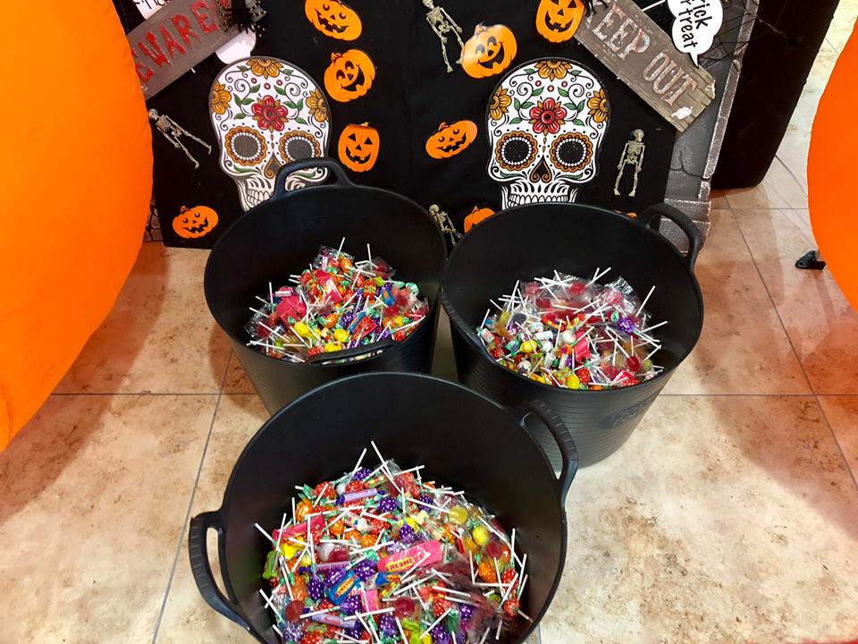 GalwaySC's tweet photo. Join us @GalwaySC from 12-3pm for some #Halloween entertainment and lots and lots of fun with @BrandRocketIRE 👻💀🍬🍬
#LoveGalwaySC #brandrocket https://t.co/Vz0KAzCrrk