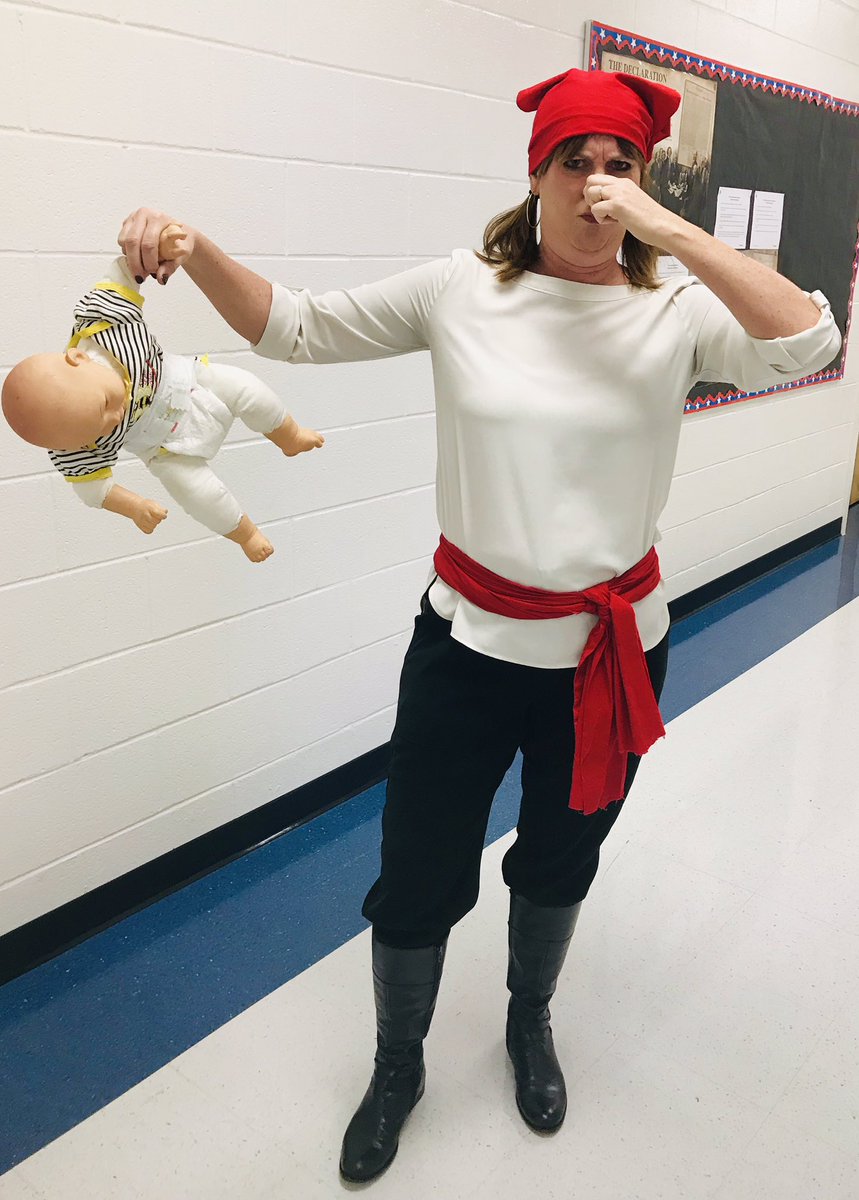 jerinpringle1's tweet image. Read-Aloud in “pirate voice”  is murder on the throat! 😝 ☠️ #charactercountsday #6classes #worththelaryngitis