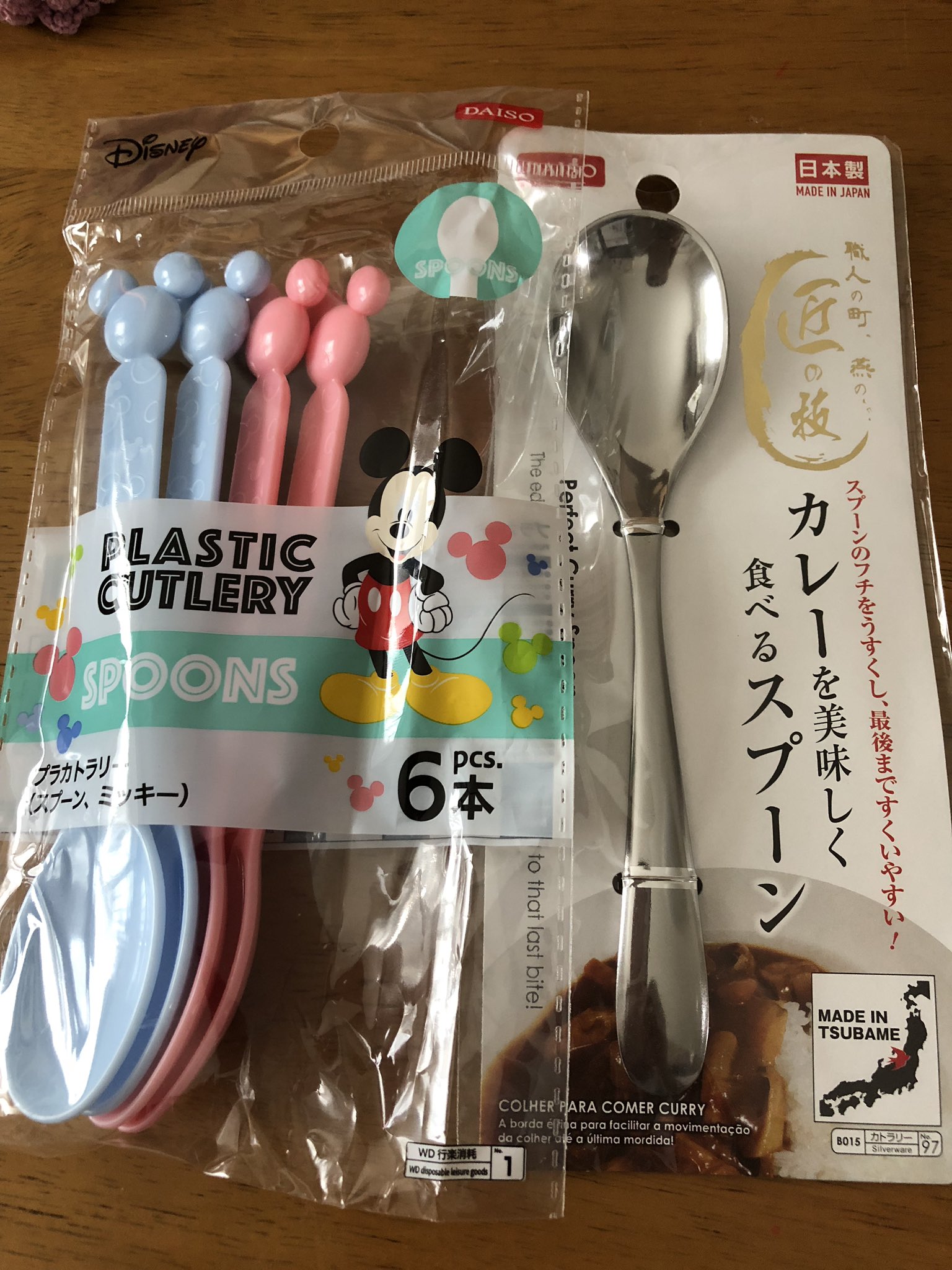 Ana 100均大好きな私 これは久々のヒット ミッキーのスプーン プラスチックなんだけど しっかりしてて可愛い 6本で108円 お得かも フォークもあるよ カレースプーンはイマイチ 笑 ダイソー ミッキーマウス 100均 T Co