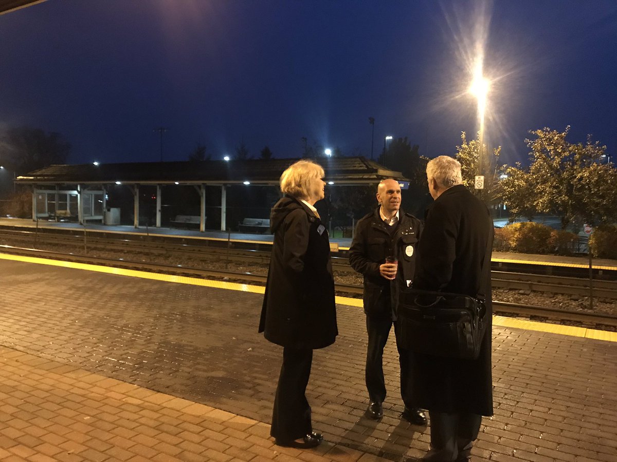 BobMorganIL's tweet photo. We’re here at the Deerfield Metra stop this morning with @JulieForSenate and her team, greeting and thanking voters on this misty Halloween morning #GOTV 🕸 https://t.co/Haj4OD1yOt