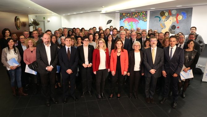 hbellvitge's tweet photo. Dos projectes de malalties infeccioses liderats per metges de l'#hbellvitge i l'@idibell_cat, els Drs. Jordi Carratalà i Miguel Santín, reben finançament de @la_marato En total, s'aporten fons per a 36 projectes 👏 https://t.co/LxagfK0fqk https://t.co/GIVg74RAaR