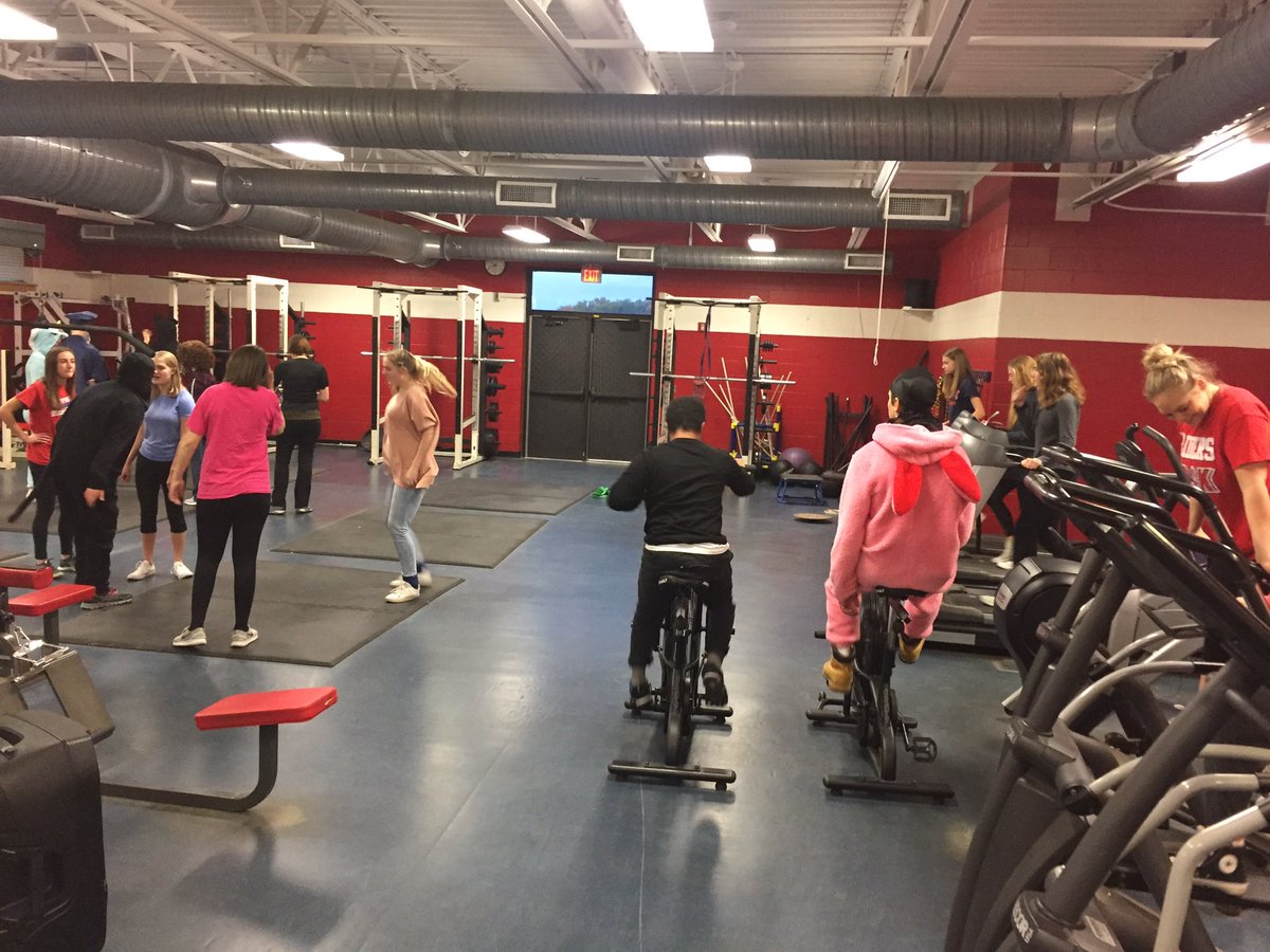 fairport_high's tweet photo. There’s no better way to start the day than in unified PE. Yes we are working while having a blast! #RaiderNationMakeaDifference https://t.co/2UU2fZvneh