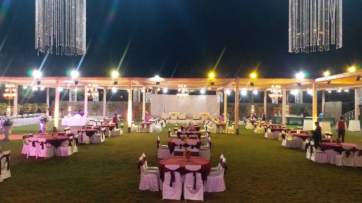 TheSolitaireDDN's tweet photo. They say marriages are made in heaven, come, take a walk in the heaven yourself!
The ultimate wedding stories start here at The Solitaire.

M: 8650002068/72 | W: https://t.co/Bnk1OcfTjD

#thesolitaire #thesolitairedehradun #dehradun #luxury #luxurywedding #grandevents https://t.co/kbUjgkZbeQ