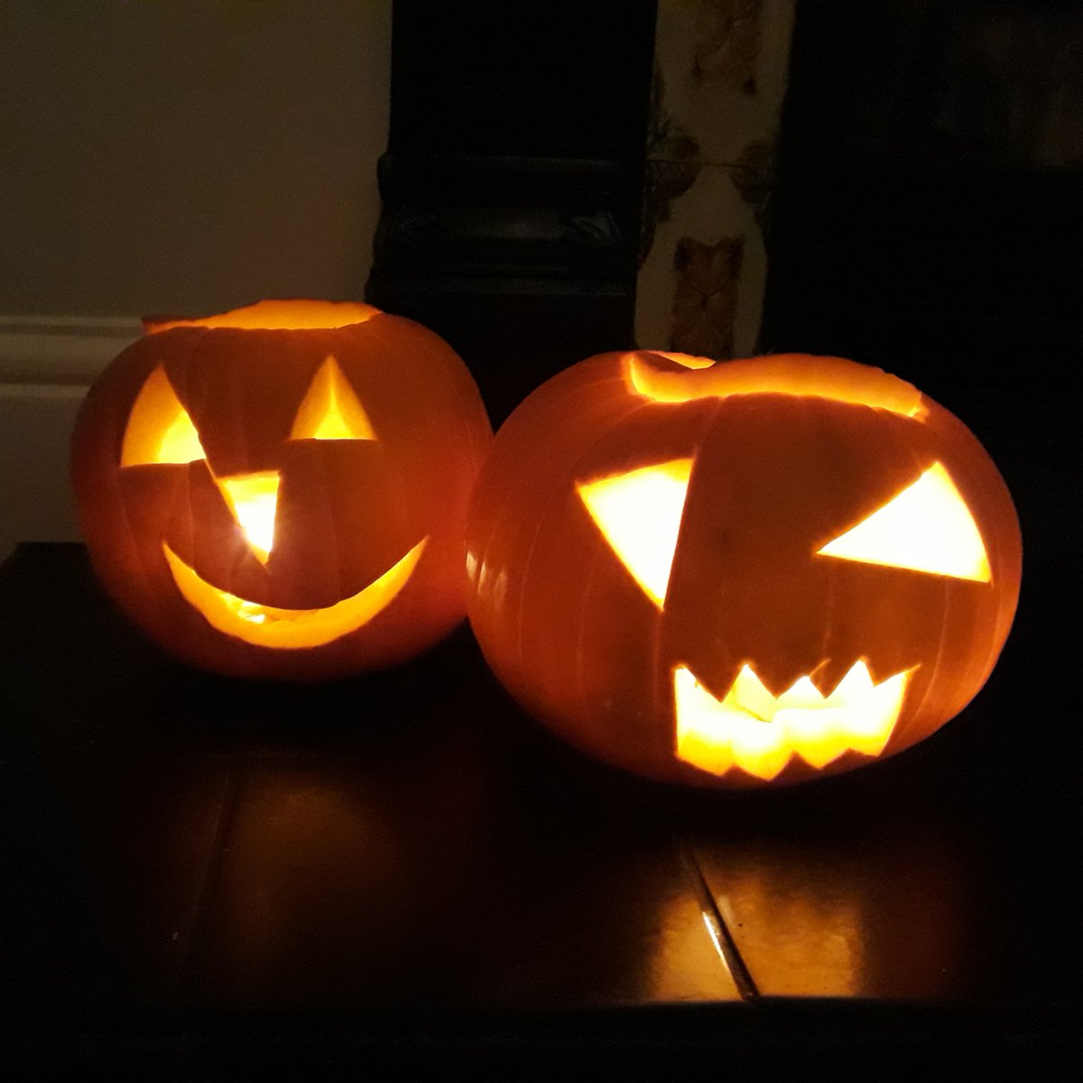 _twoforjoy's tweet photo. Happy Halloween! This year I asked the boys to draw what they wanted on their pumpkins rather than search the internet for inspiration. Soooo much easier!!!😁 (Also works when planning birthday cakes! 🎂)

#halloween #pumpkins #pumpkincarving #autumn #october https://t.co/tbR54MojA9