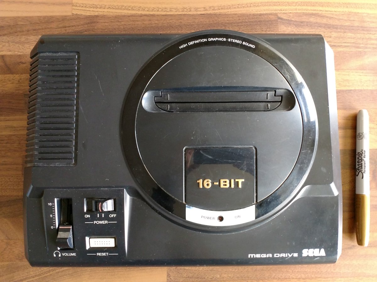 dlagy's tweet photo. Pour fêter les 30 ans de la #MegaDrive je lui ai refait une beauté en redorant le 16-bit
Para festejar los 30 años de la Megadrive la retoque devolviendole el dorado del 16-bit
#MegaDrive30 https://t.co/KaPUWhWNR8