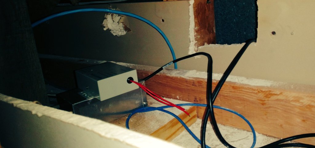 DeusQain's tweet photo. Now it just needs power, and the steel plate attached to the door.
#vault29alpha #vaultdoor #magnetlock #arduino #nfc #rfid @DangerousThings 

Then it's documentation, and a video... https://t.co/Fbm2576kk6