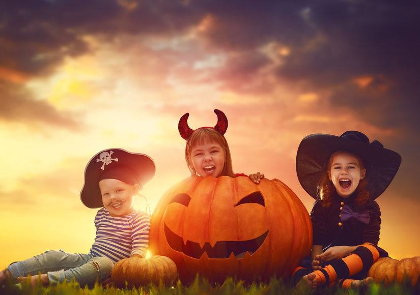 CrabbInsurance's tweet photo. Have a Safe and Happy #Halloween! 
"Werewolves howl, phantoms prowl, Halloween's upon us now." – Richelle E. Goodrich https://t.co/kJ4yfjMLSw