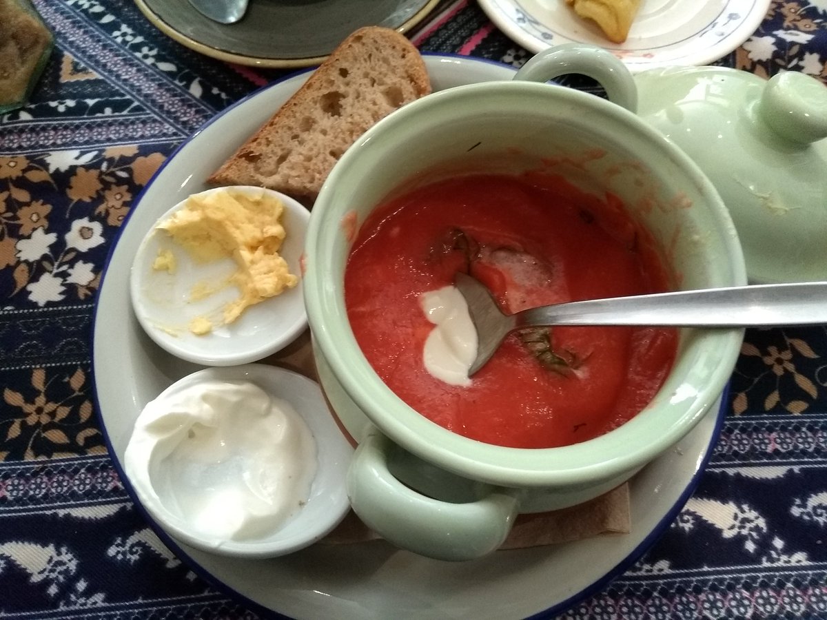 A fantastic lunch <a href="/NomadRdguk/">NomadBakery</a> #borshch with home made bread, sour cream and salted butter with fresh crushed garlic