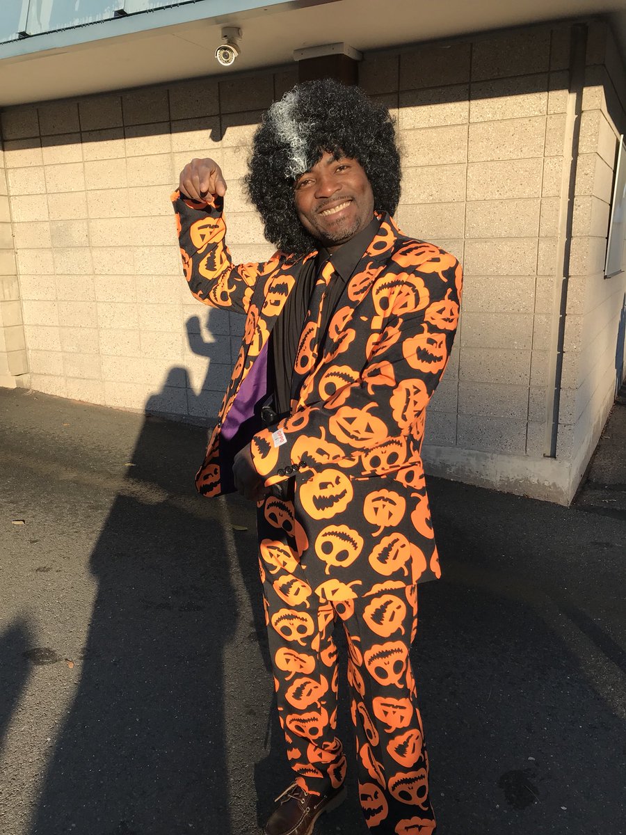 Mr. Wilson in his fave Halloween costume greeting students as they get off buses! <a href="/WindyWhales/">Windermere School</a>