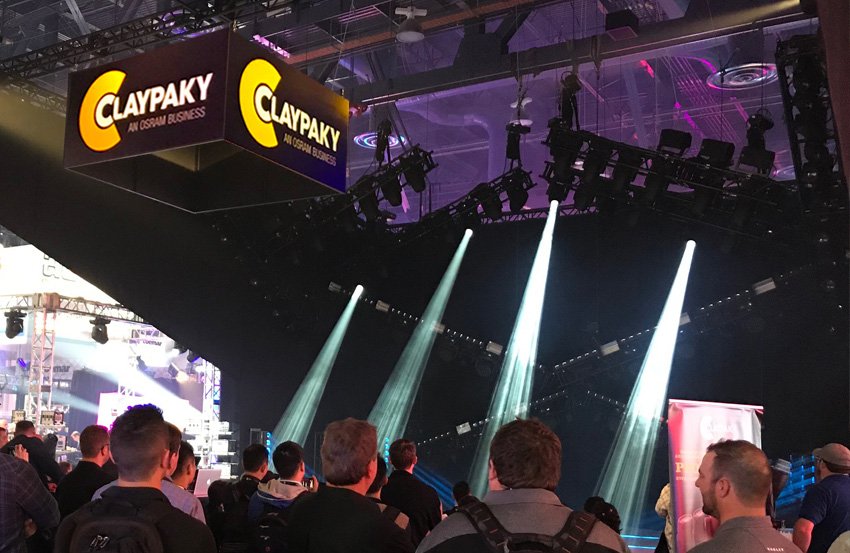 StonexSL's tweet image. La gama #AXCOR @ClayPakyNews se hizo con el Gold Star Product Award en la durante el pasado @LDITradeshow Además, la marca italiana presentó a nivel mundial el potente y versátil #AXCORspot400 y el #SharpyPlus un foco híbrido que cumple las funciones de beam y spot.
#MarcaStonex