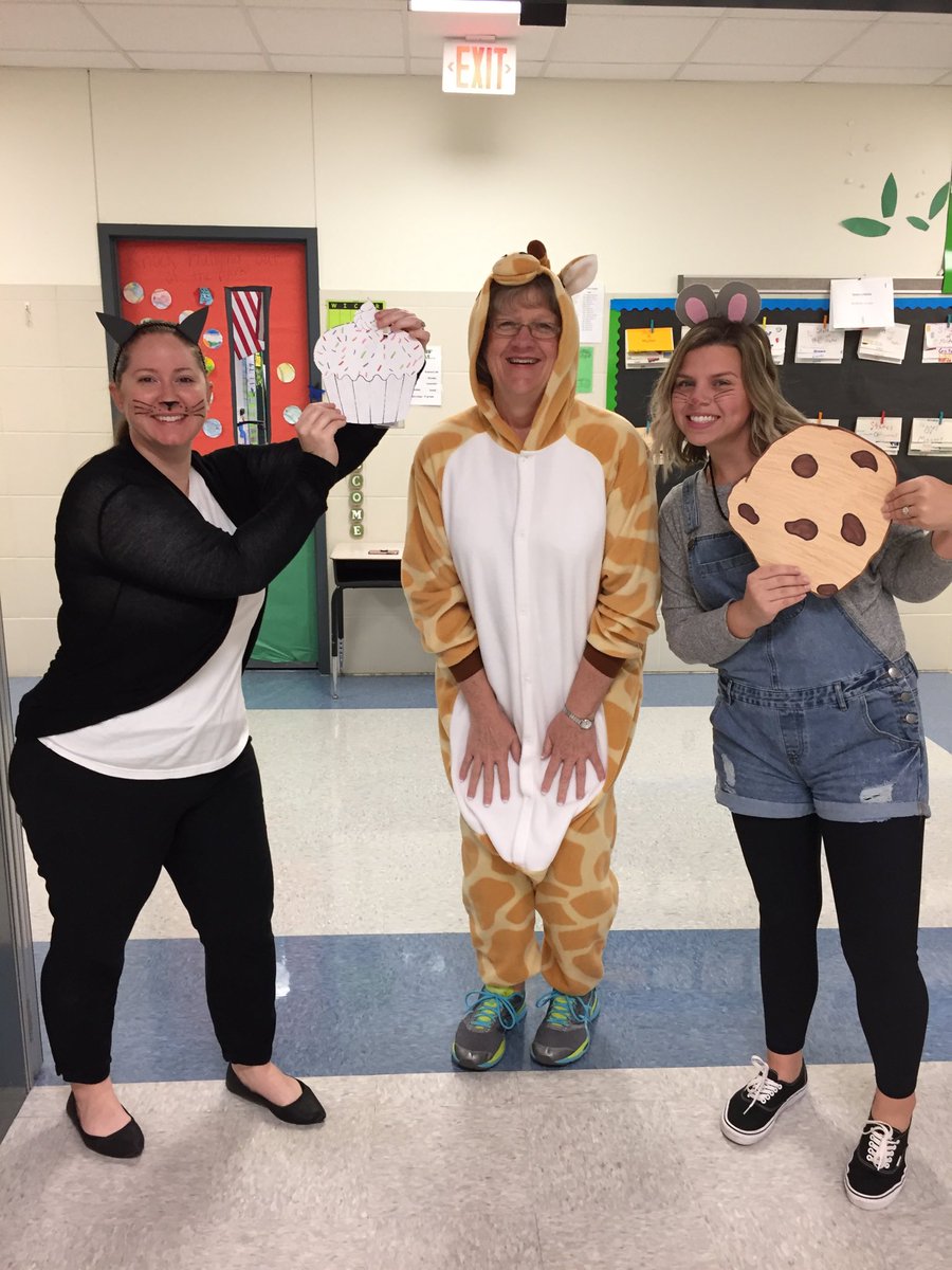 mrsbartrip's tweet photo. Ready for the storybook character parade! ⁦@McMullanElem⁩ https://t.co/GgH0zNE0uV