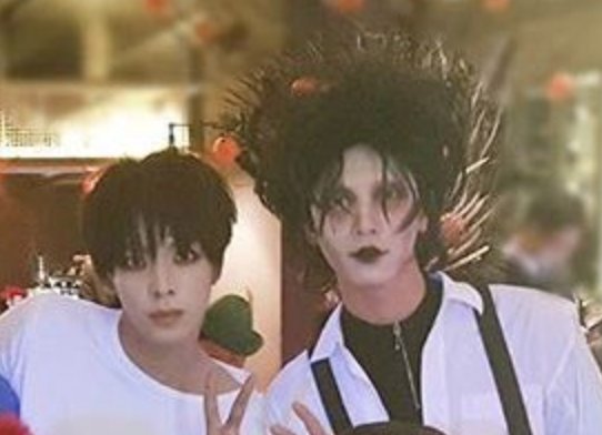 leuvlys's tweet photo. yuten 2017 &amp; yuten 2018

😭😭😭💕💕💕 https://t.co/k7aEw5NrcS