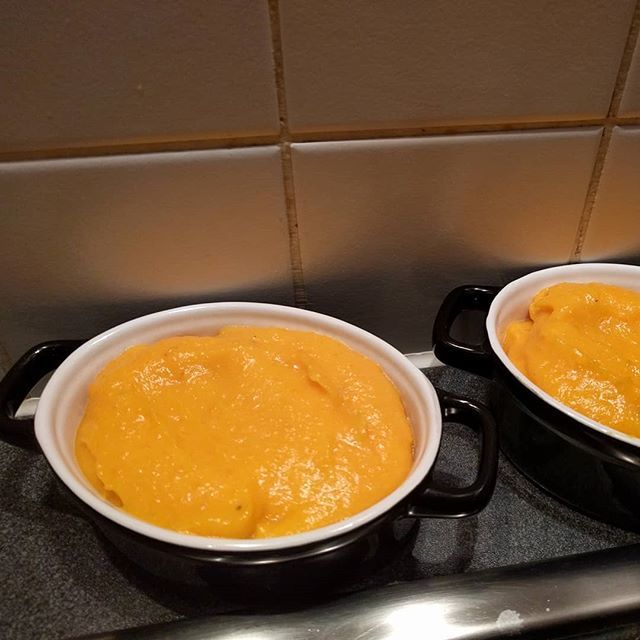 Pauline_Cuisine's tweet photo. Happy #halloween with a delicious #mash made with #pumpkin, #carrots and #potatoes. A nice way to eat #sesonalveggies and celebrate Halloween.

#halloweendish #vegan #vegetarian #plantbased #vegetarianrecipe #dinner #lunch #kidfriendlyfood 
All the #vege… https://t.co/F8F9rYgps9 https://t.co/LlMTjWhQoK