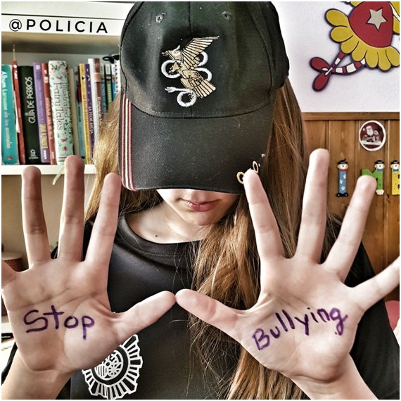 policia's tweet photo. Al cole se va a aprender, a divertirse, a descubrir...JAMÁS a humillar o agredir. Alumnos, profes, padres...TODOS contra el #AcosoEscolar #StopBullying https://t.co/823W5VPtj2