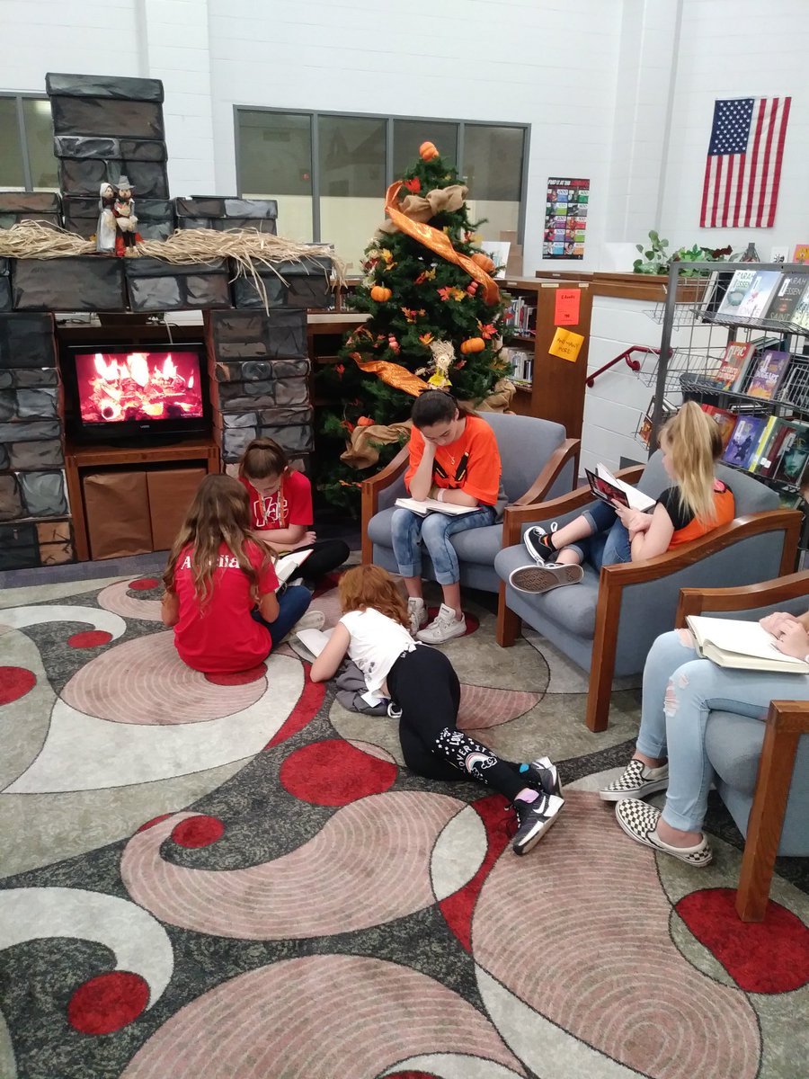 SplendoraJH's tweet photo. SJH students enjoy a #rainydayread by a cozy fire. @SplendoraISD #bythebook https://t.co/48Z9VEWcff