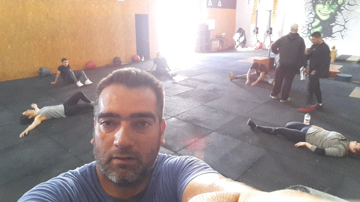 gustaricar2013's tweet photo. Entrenamiento con los amigos del Box!
🕗📋📟🏋💪👏
#CrossFit #CFSattor #MasQueCrossFit #HayEquipo #BuenMiercoles 👍 https://t.co/NpTxx4LGAC