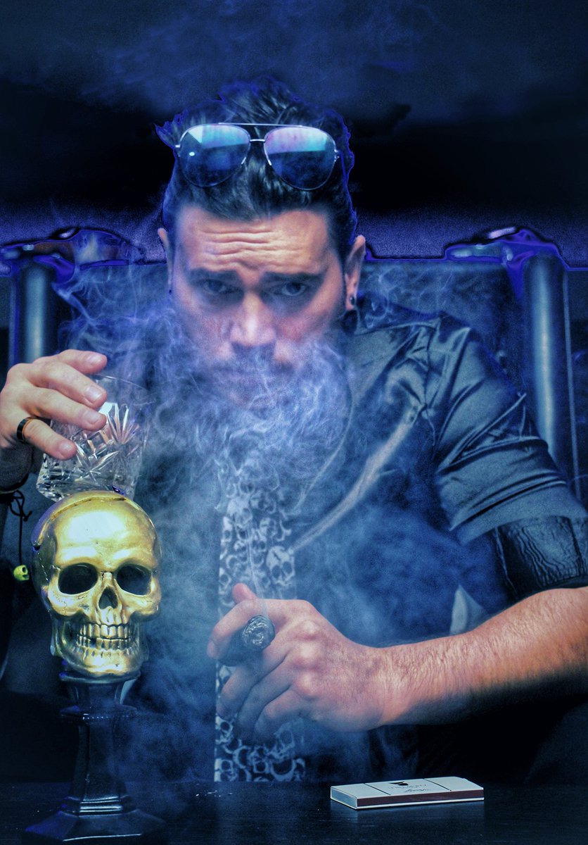 RTL_com's tweet image. Happy #Halloween wünschen die #AWZ Stars #BelaKlentze @MadlenKaniuth und 
@christopherkohn sowie die #unteruns Stars #AstridLeberti und #JensHajek. In welchem Kostüm feiert ihr so? #Kuerbis