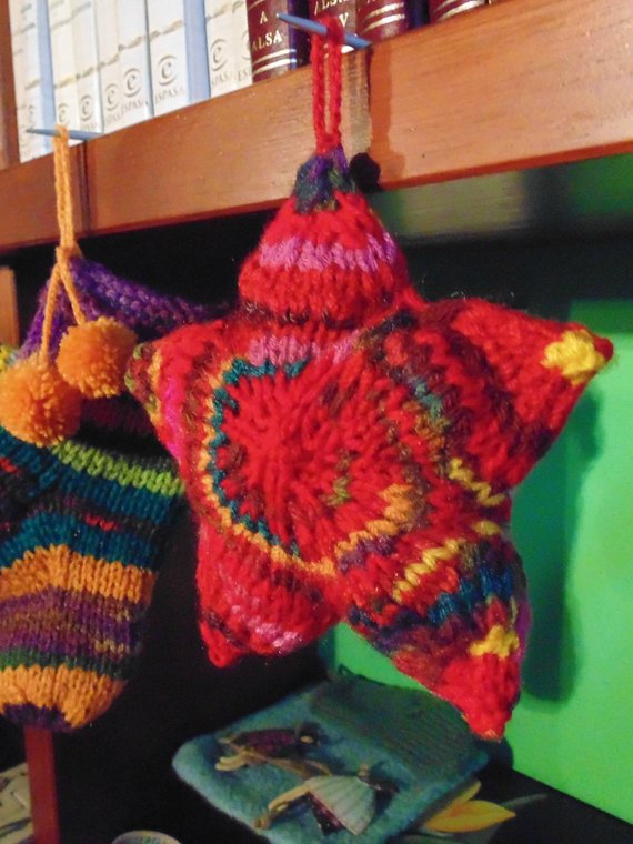 marianaypaula's tweet image. Red Christmas Star #ModernChristmas #ChristmasOrnaments #StarPillow #OneOfAKind #ChristmasTree #ChristmasStar #StarMobile #HomeDecor #StarOrnament #RedWool 
$20.00
➤ goo.gl/TjU4yu
via @outfy