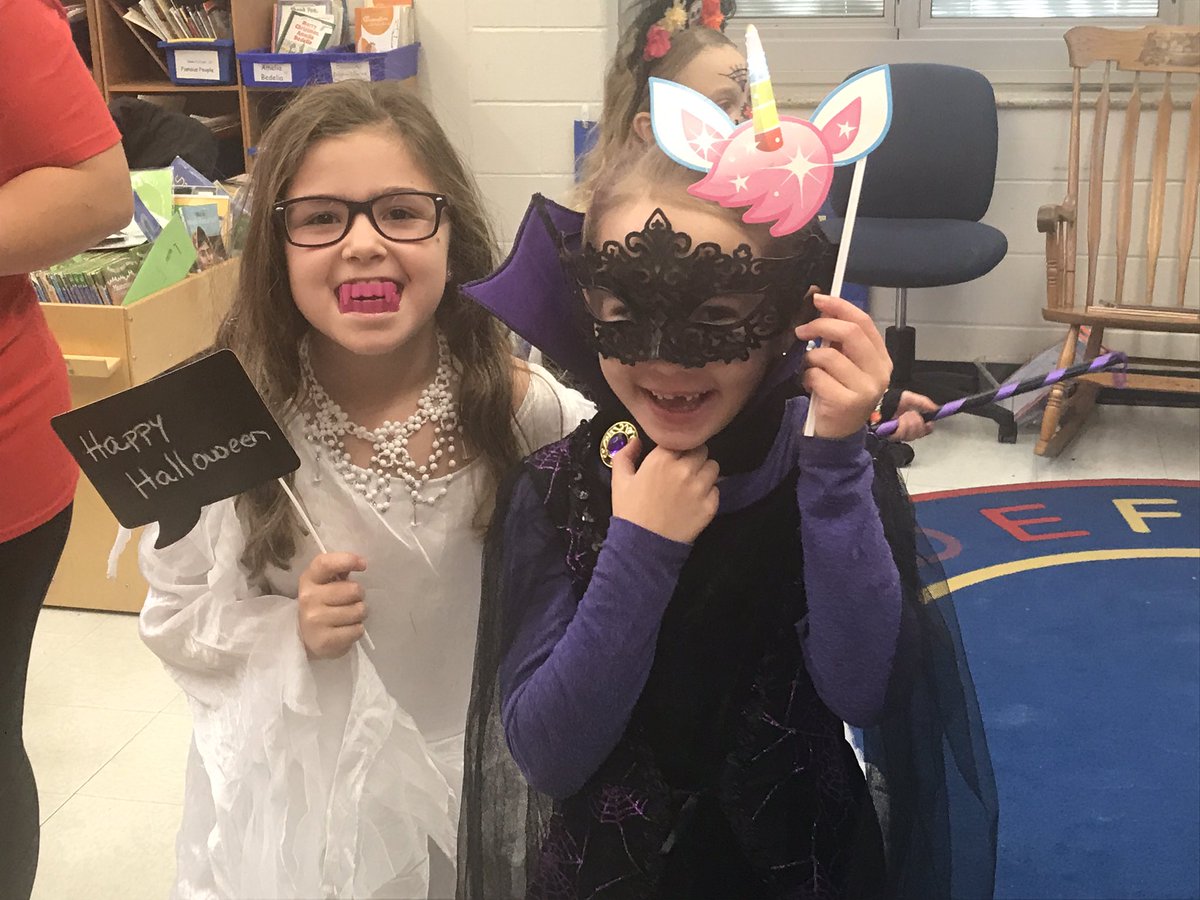 BradusKim's tweet photo. Halloween Fun in room 258! https://t.co/OTSHpLWvEA