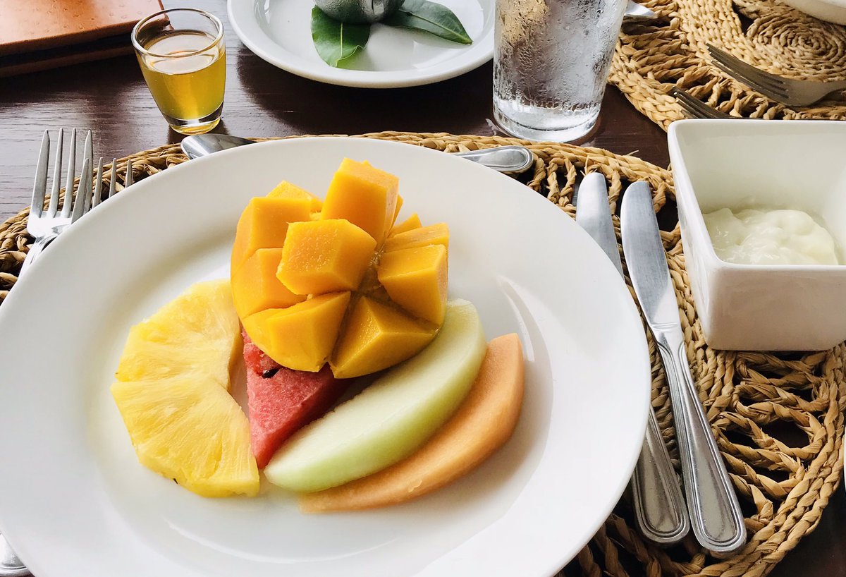 My #fresh #fruitsplate #thismorning at #mangotreerestaurant / Voici mon #assiette de #fruitsfrais pour mon #petitdejeuner #cematin 👌🏽😃! #freshmango #Watermelon #Pineapple #honeydew #greekyogurt #cantaloup #stonefieldvillaresort #fruitslover #freshfruits #saintelucie #saintlucia