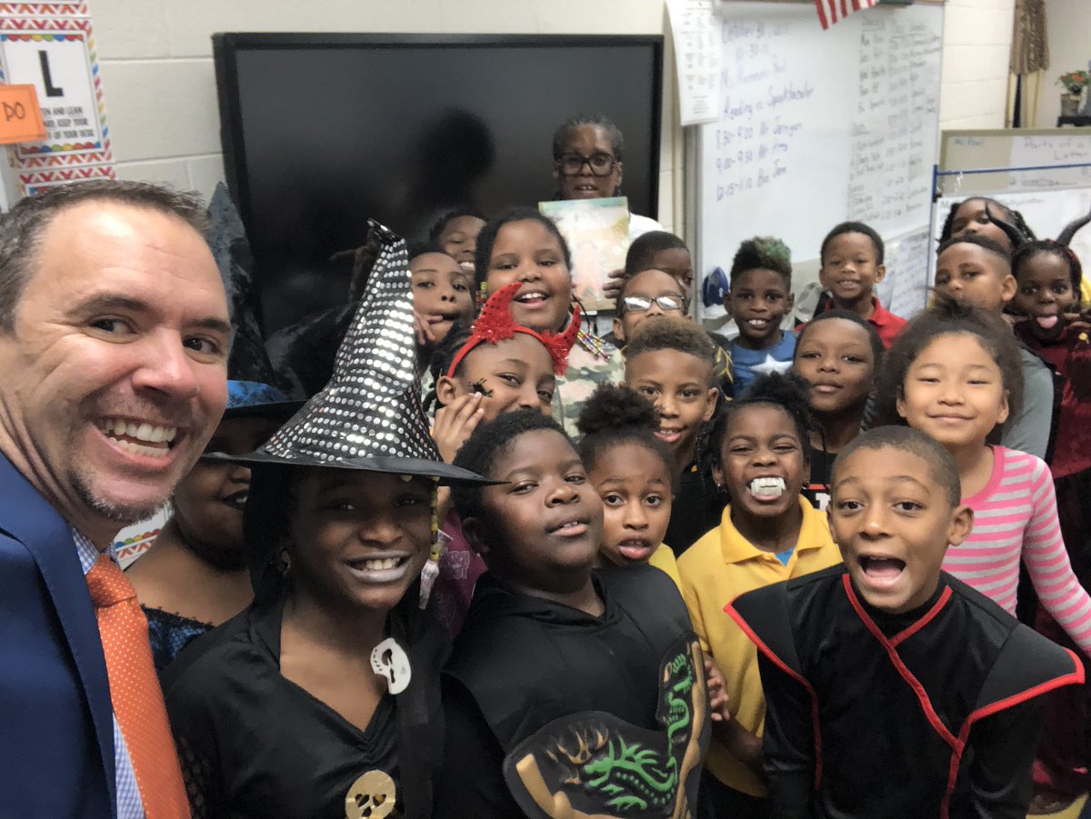 BGCMA_CEO's tweet photo. So much fun introducing the 3rd graders from Ms Pauls’ @APSTAGAcademy class to Judge Sotomayor this morning! @CarstarphenMJ #grit https://t.co/in3jJWZf1o
