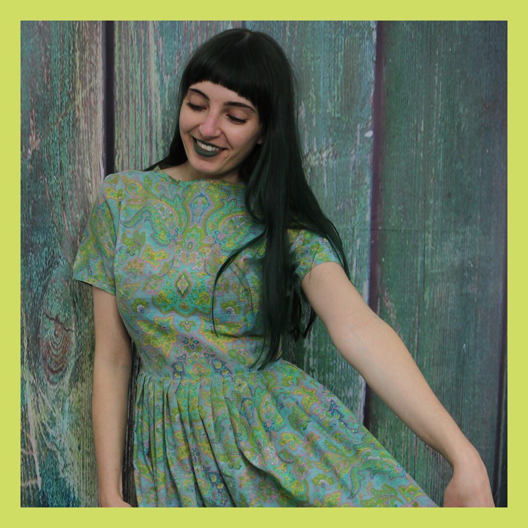 Just added to the website, find this gorgeous paisley print dress and so much more! Follow the link in my bio for green vintage dreams...💚
.
.
.
#thatgirlingreen #thatgirlingreenvintage #vintageclothing #vintagefashion #greendress #greenvintage #sixtiesdress #sixtiesstyle
