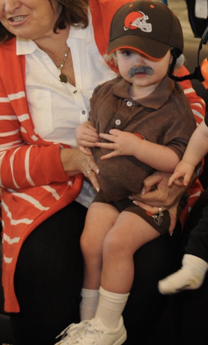 Browns's tweet image. Coach Bob Wylie's granddaughter went as her grandpa for Halloween this year 😂

#sethut