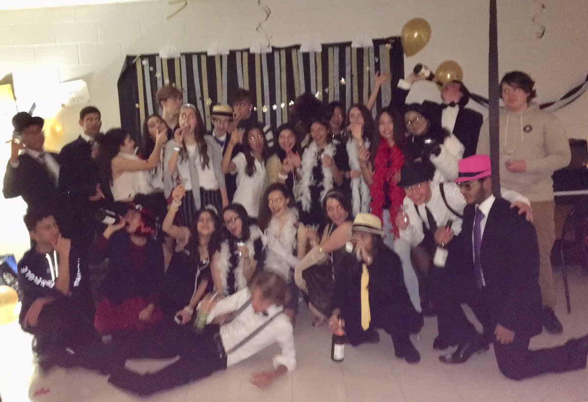 CardinalLegerSS's tweet image. Ms. Luciani’s English students open up their #Gatsby speak easy for #Halloween2018 revellers during P.1 today! #LancerLearning