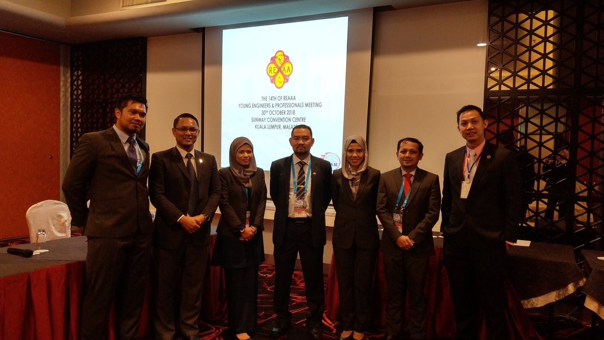 Mohd Hafis Ahmad (@mhafisahmad) on Twitter photo Presenting research findings on readiness of change management and knowledge sharing on Project Management Leadership to the REAAA Young Engineer & Professional (YEP) delegates in conjunction with The 14th REAAA YEP Meeting at @10thMRC_PIARC
#MRC2018
<a href="/hamzah6870/">Hamzah Hashim</a>
<a href="/taufek_BPPLB/">Muhammad Taufek Ismail</a> Presenting research findings on readiness of change management and knowledge sharing on Project Management Leadership to the REAAA Young Engineer & Professional (YEP) delegates in conjunction with The 14th REAAA YEP Meeting at @10thMRC_PIARC
#MRC2018
<a href="/hamzah6870/">Hamzah Hashim</a>
<a href="/taufek_BPPLB/">Muhammad Taufek Ismail</a>