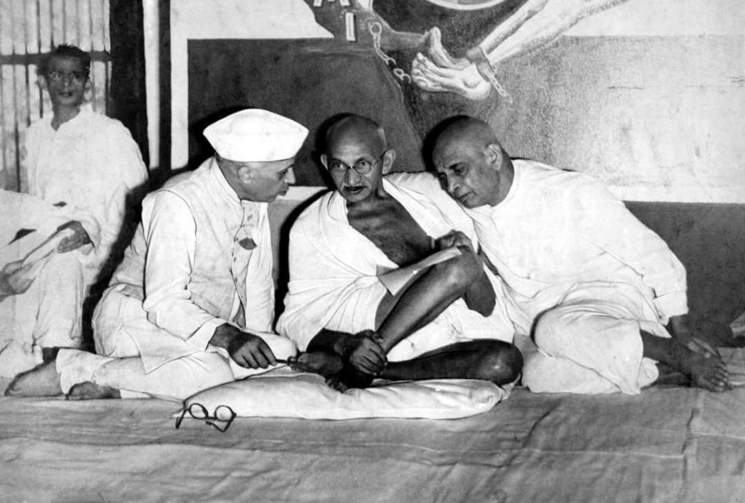 Tapan_909's tweet image. नेहरू &quot;मोदी जैकेट&quot; पहने हुए 🤔😁😀

#ModiAttacksRBI