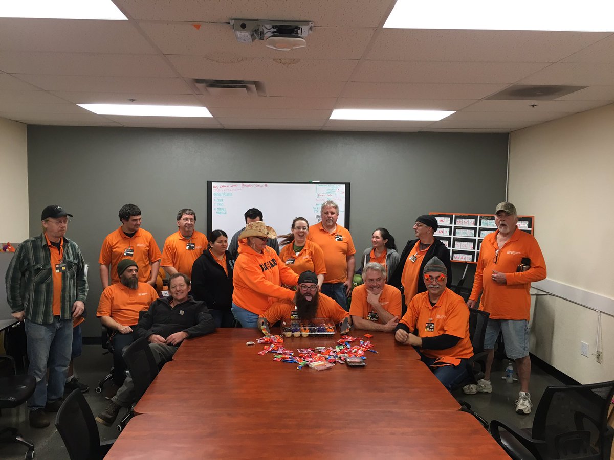 Timothy (@timothyg_hd) on Twitter photo Night MET and Day MET at 4014 enjoying some treats on the morning of Halloween!!! #NMET39 #MET4014 #Halloween2018 <a href="/BrandyBucio/">Brandy Bucio</a> <a href="/HeathSegebergHD/">Heath Segeberg</a> <a href="/KHahmeyer/">Kaileb Hahmeyer</a> <a href="/TaraTuckerTHD/">Tara Tucker</a> Night MET and Day MET at 4014 enjoying some treats on the morning of Halloween!!! #NMET39 #MET4014 #Halloween2018 <a href="/BrandyBucio/">Brandy Bucio</a> <a href="/HeathSegebergHD/">Heath Segeberg</a> <a href="/KHahmeyer/">Kaileb Hahmeyer</a> <a href="/TaraTuckerTHD/">Tara Tucker</a>
