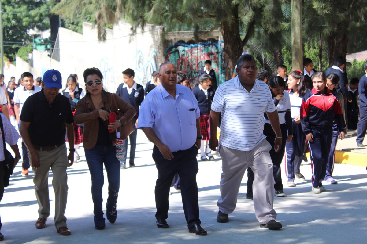 DAROaxaca's tweet photo. Con una inversión de $ 1,354,891.02 pesos, concluimos e inauguramos la calle Vicente Guerrero, en la localidad de Pueblo Nuevo parte alta.
Comprometido con los vecinos y con localidad de Pueblo Nuevo, el trabajo se concluyo el día de hoy.
#Oaxaca https://t.co/YwhywFOaQ9