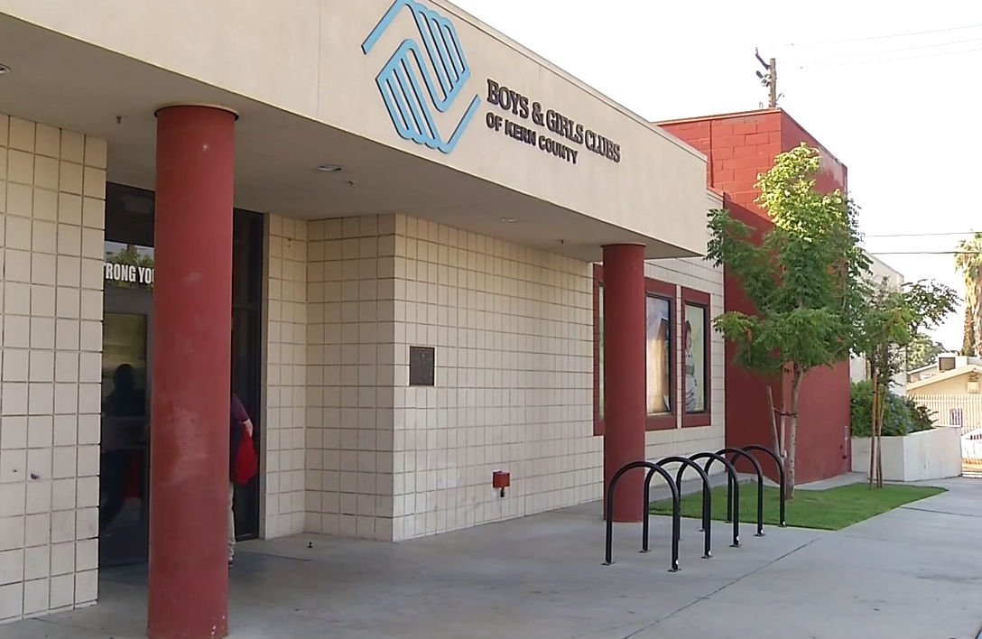 bakersfieldnow's tweet image. The Boys and Girls Clubs of Kern County will host a Trunk or Treat tonight.
bakersfieldnow.com/news/local/boy…