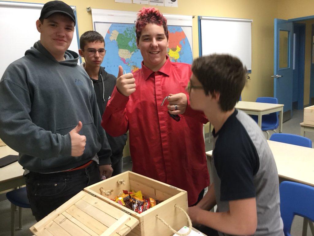 Martinebaron3's tweet photo. #cferactu break out Halloween #plaisir #mathematique #cooperation https://t.co/OI3vp8ZToA