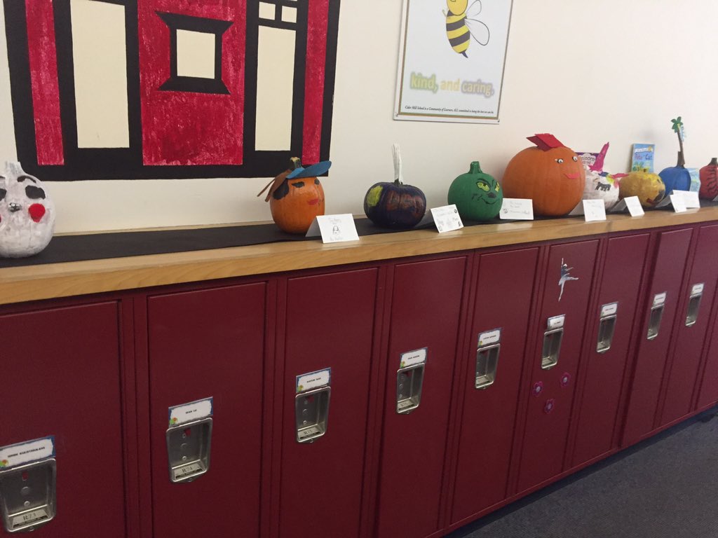 mrsannielewis's tweet image. A successful #FallintoReading ... look at these amazing pumpkins!!! #WiltonWayCT #mrslewisclass @CMmrsryan @mrgreasley @WPSCMSocial @ezziemur