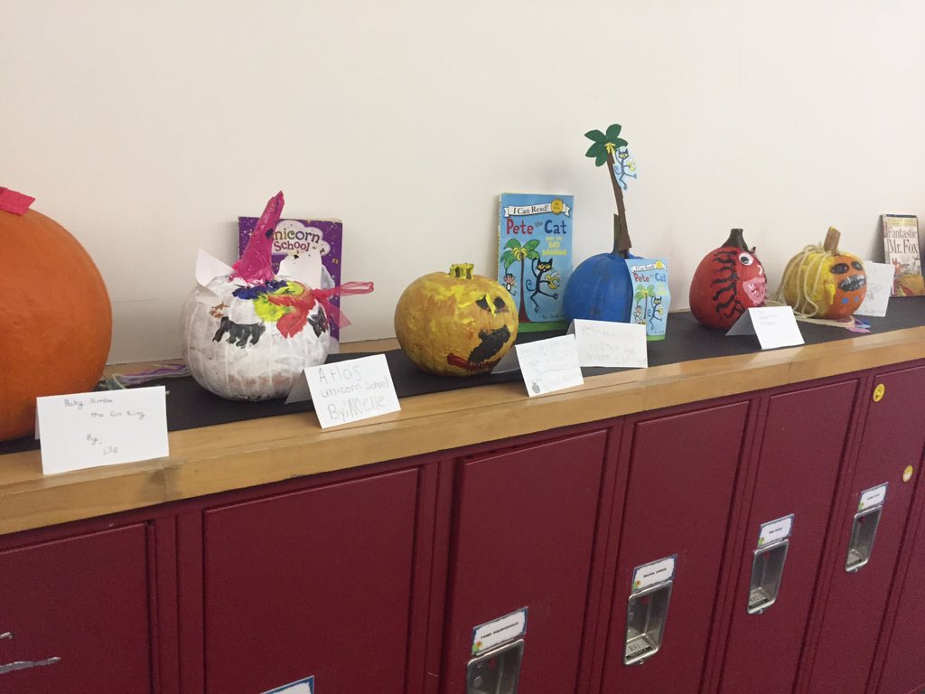 mrsannielewis's tweet image. A successful #FallintoReading ... look at these amazing pumpkins!!! #WiltonWayCT #mrslewisclass @CMmrsryan @mrgreasley @WPSCMSocial @ezziemur