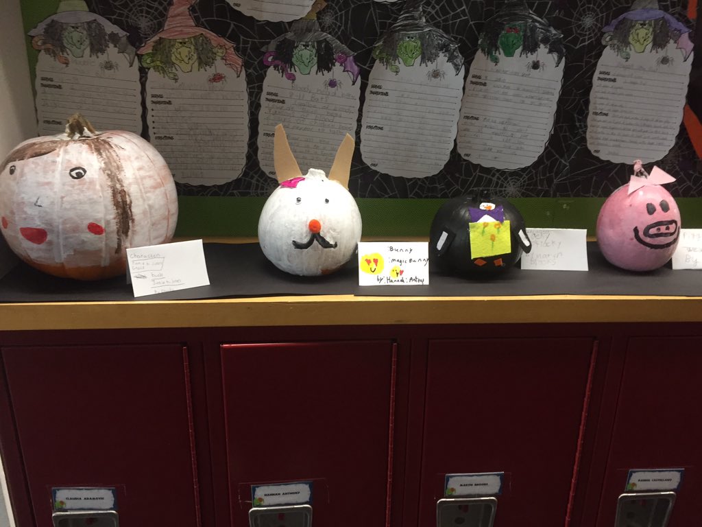 mrsannielewis's tweet image. A successful #FallintoReading ... look at these amazing pumpkins!!! #WiltonWayCT #mrslewisclass @CMmrsryan @mrgreasley @WPSCMSocial @ezziemur
